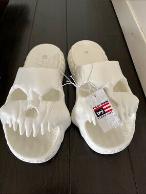 Phat Farm White Skull Mens Slip On Sandals